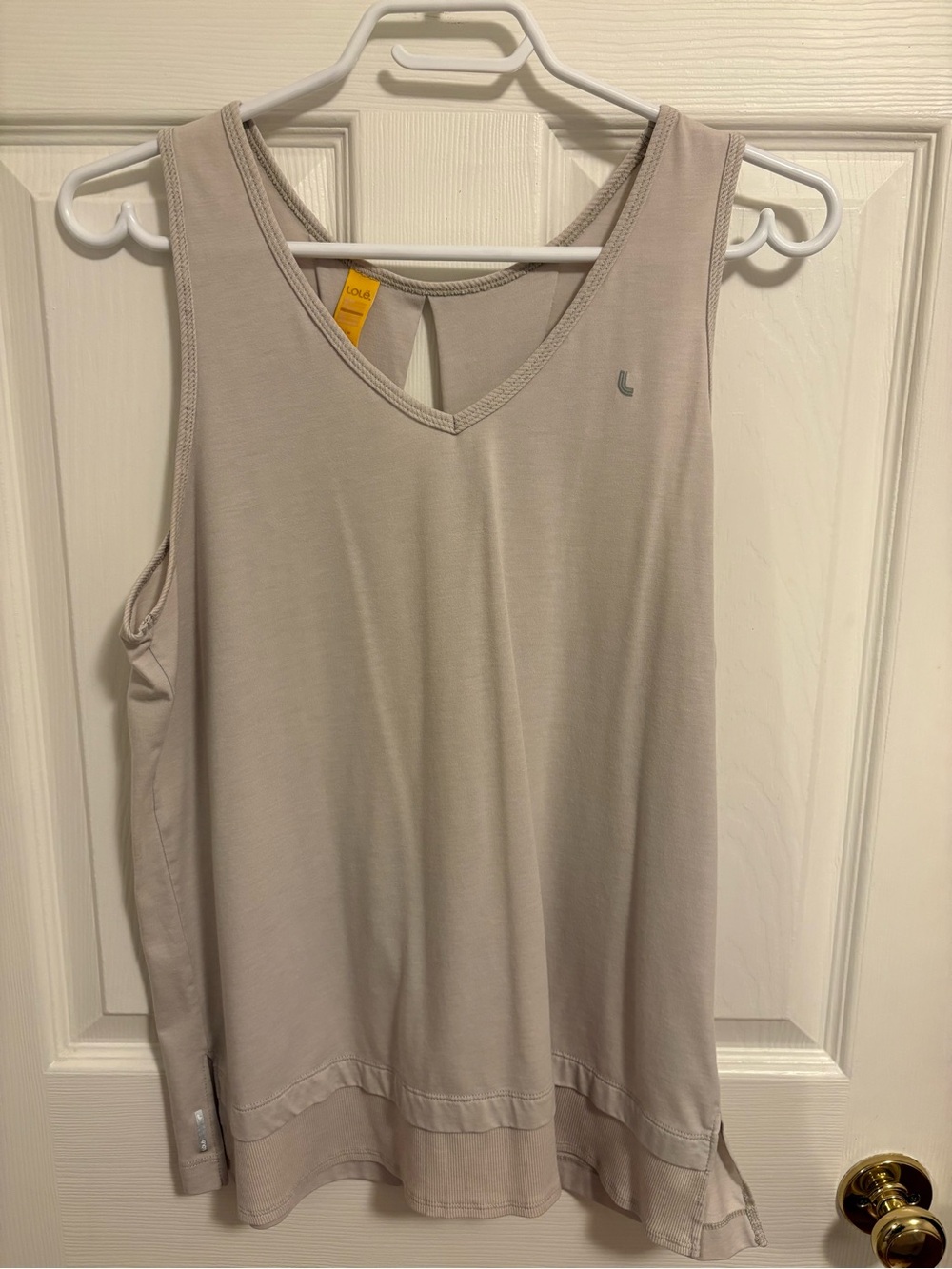 Lole 🧘♀️ Sleeveless V-Neck Tank Top - Light Taupe - Women's M